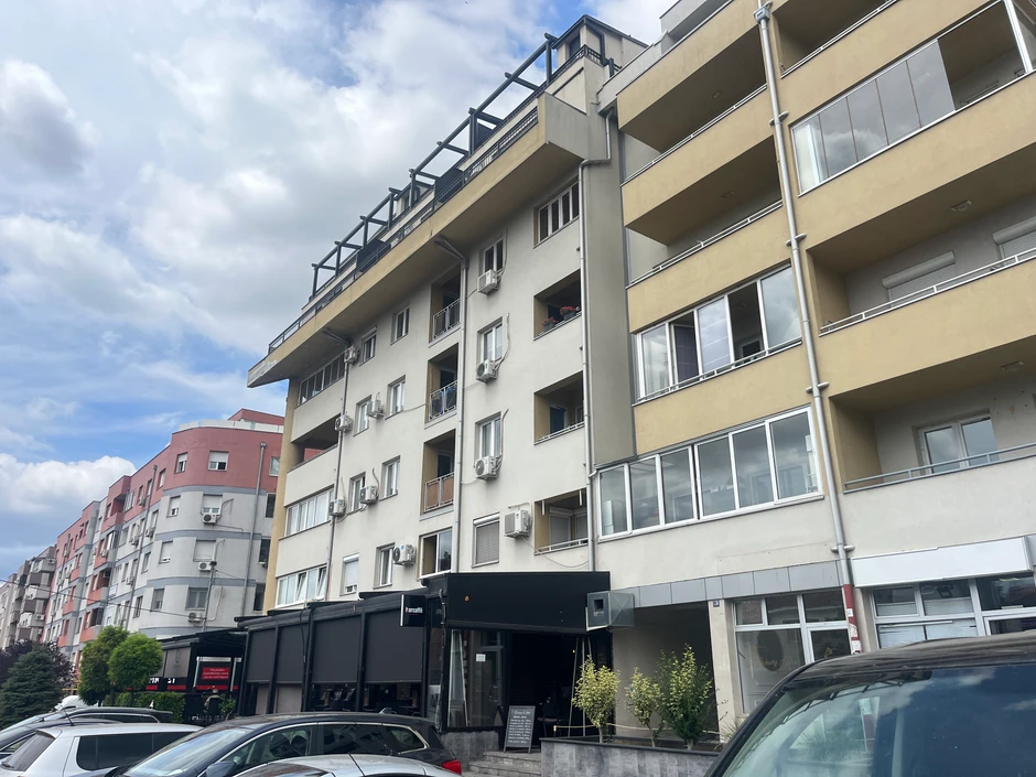 Peđa Jovanović, zgrada