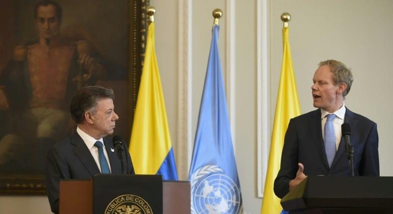 Colombian President Juan Manuel Santos (L) speaks next to Great Britain's Ambassador at the UN Matthew Rycroft in Bogota on May 4 2017