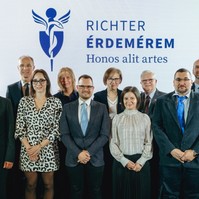Ők formálják a gyógyszerészet jövőjét – 7 kiváló szakember kapott Richter Érdemérem Díjat