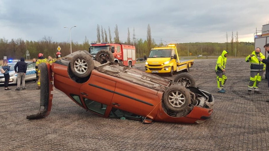 Dachowanie na parkingu