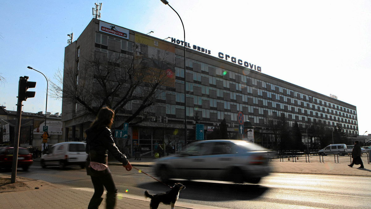 W budynku dawnego hotelu Cracovia powstanie oddział Muzeum Narodowego w Krakowie, poświęcony architekturze i projektowaniu. Na jego czele stanąć ma Andrzej Szczerski - informuje portal gazeta.pl. "Ten budynek zasługuje na uwagę i ocalenie" - mówił Szczerski w 2016 r. podczas uroczystości podpisania umowy zakupu gmachu przez resort kultury.