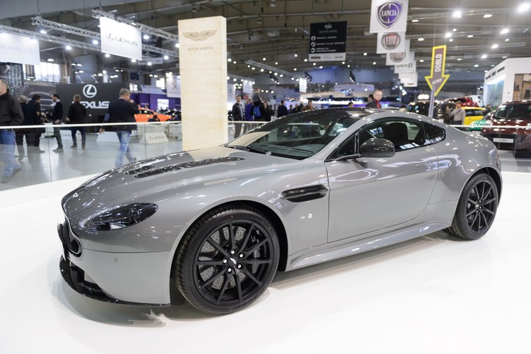 Aston Martin V12 Vantage S zaprezentowany podczas targów motoryzacyjnych Motorshow 2015, w Poznaniu. <br><br>(mgo) PAP/Jakub Kaczmarczyk