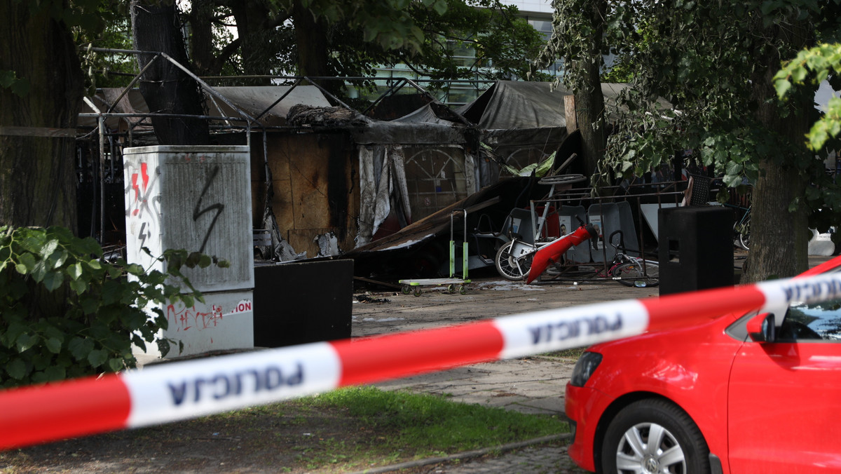 Warszawa. Pożar przed Sejmem. Zapaliły się namioty Miasteczka Wolności