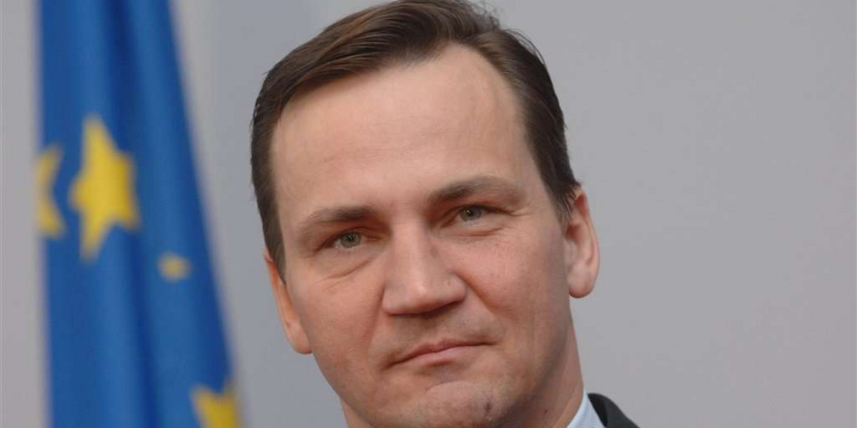 Sikorski nie wie, ilu ma urzędników