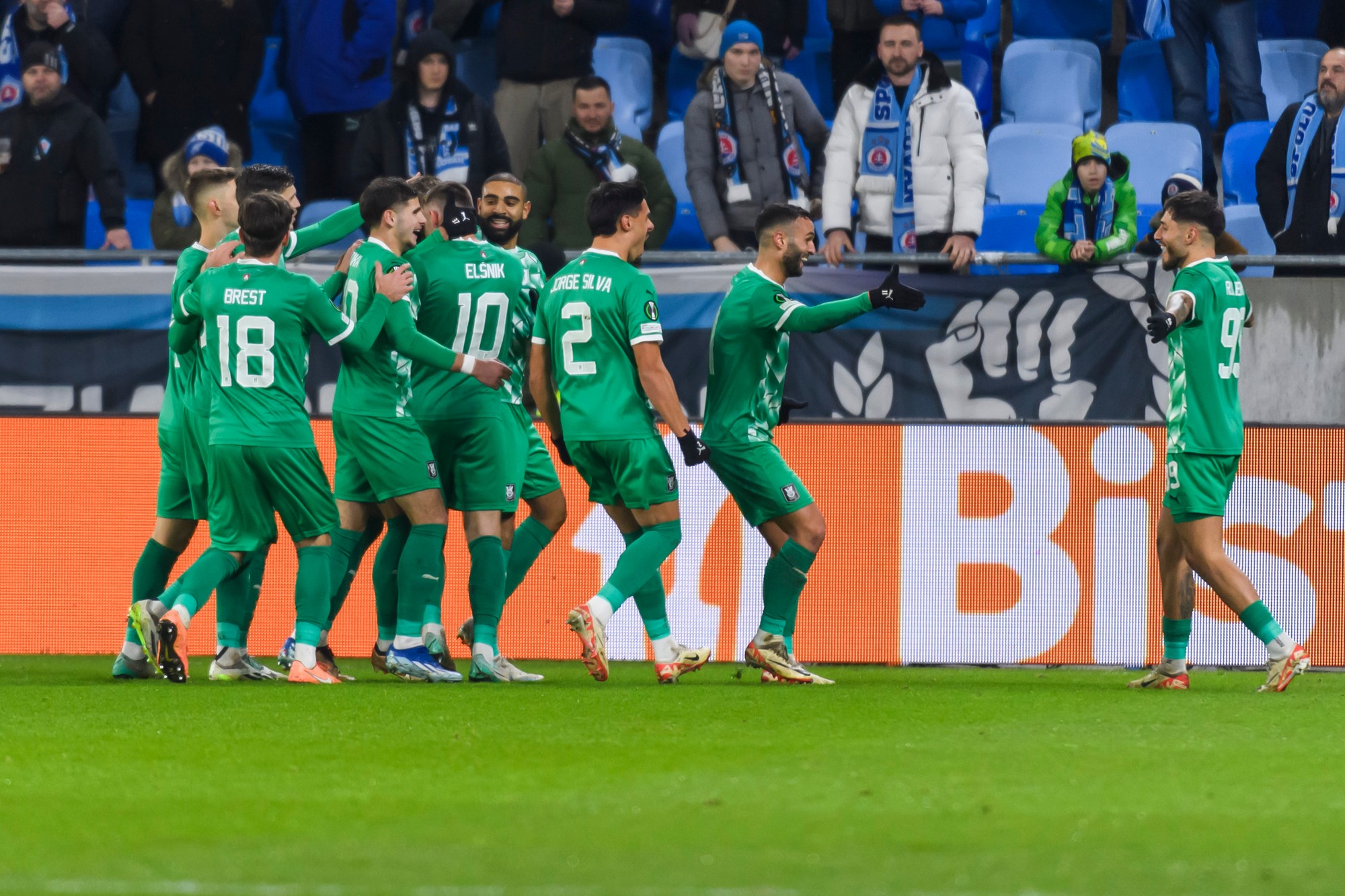 Futbalisti Olimpije sa tešia z gólu.