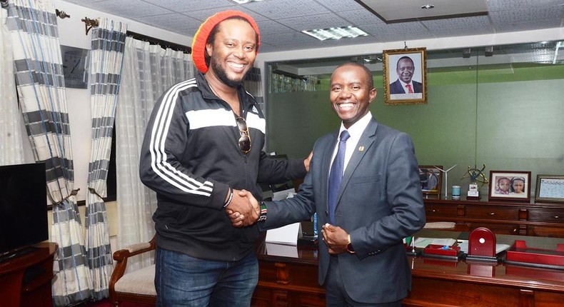 ICT Cabinet Secretary Joe Mucheru (right) with Jamaican Reggae star Duane Stephenson who paid him a courtesy call at his Teleposta Towers office, Nairobi.