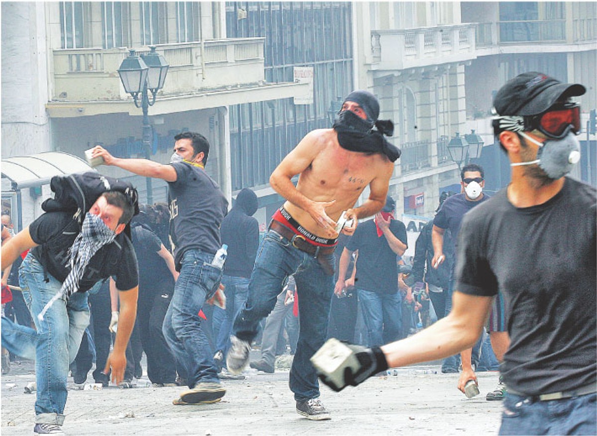 Na ulicach Aten i Salonik protestowało wczoraj nawet 100 tys. ludzi