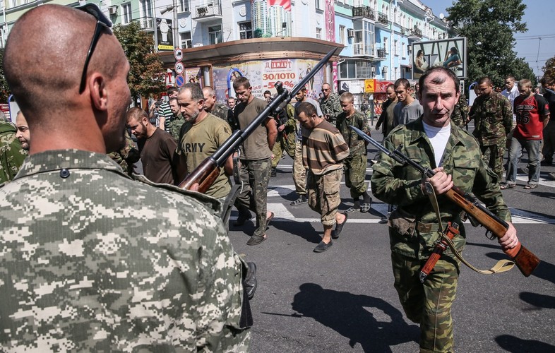 Pochód jeńców ukraińskich w Doniecku