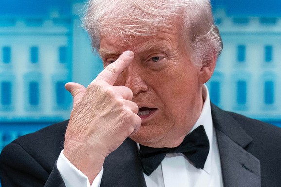 TRAMP PREŽIVEO TREĆI POKUŠAJ ATENTATA, PA ŠOKIRAO IZJAVOM Uporedio se sa OVIM predsednikom: "Zato mi rade o glavi"