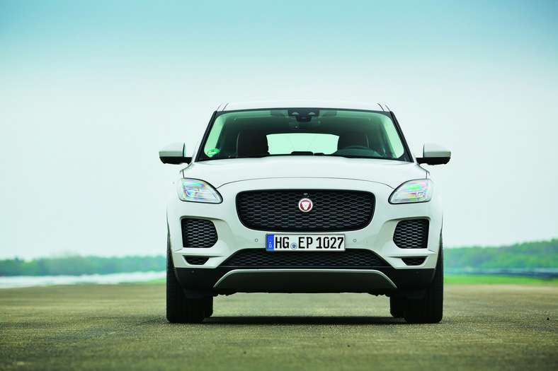 Porównanie: Jaguar E-Pace i Volvo XC 40 - małe Suv-y, duża frajda?