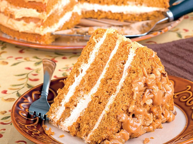 33234_lesnik-karamela-stock-photo-slice-of-pumpkin-layer-cake-with-caramel-nut-topping-112822357