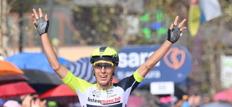 Samotny finisz Hirta na 16. etapie Giro d'Italia. Carapaz zachował różową koszulkę