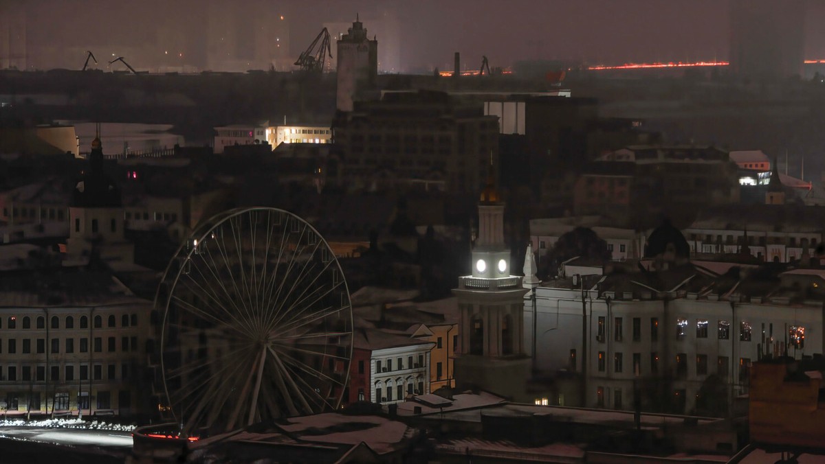 Blackout w Kijowie po rosyjskim ataku na infrastrukturę energetyczną