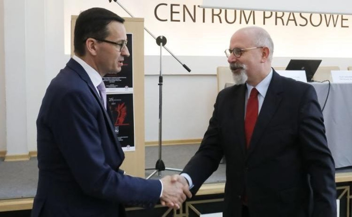 Premier Mateusz Morawiecki i wiceprezes PFN Maciej Świrski