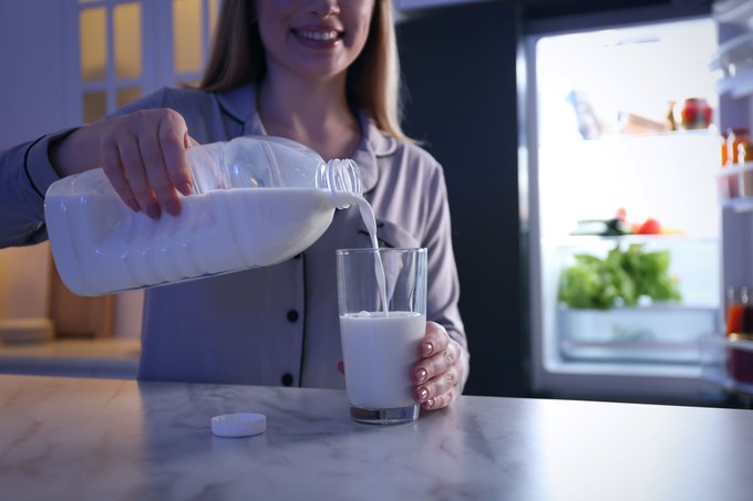 Tényleg segít a meleg tej elaludni?