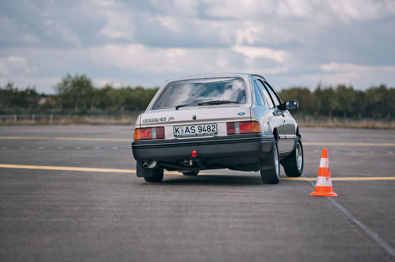 Ford Sierra 1.6 - pobudzająco pohhylona