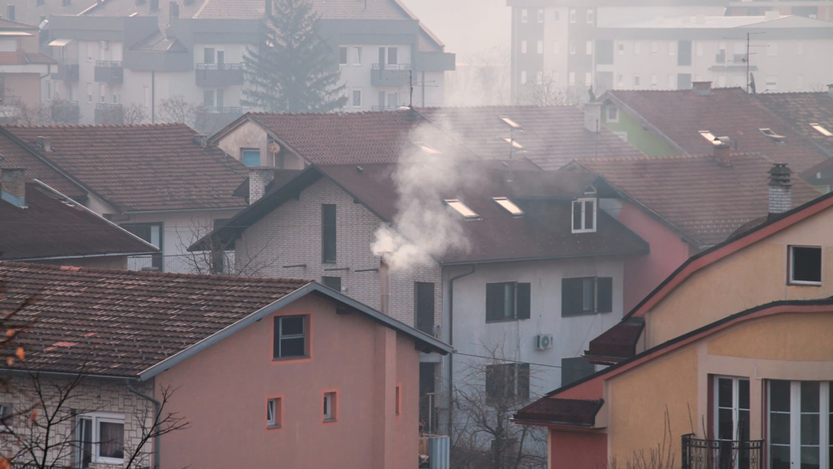 Instutut Chemicznej Przeróbki Węgla, firma Flytronic oraz Katowice i Gliwice testują drona, który analizuje skład dymu wydobywającego się z kominów domów. Wystawiono mandat o wysokości 500zł już w pierwszej godzinie latania dronem - podaje wielobranżowy portal inzynieria.pl