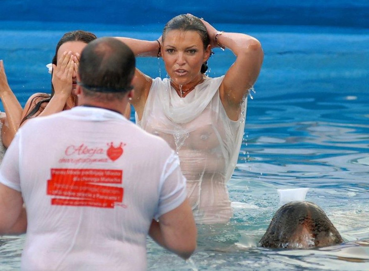 Felicjańska pokazuje piersi. Za darmo!