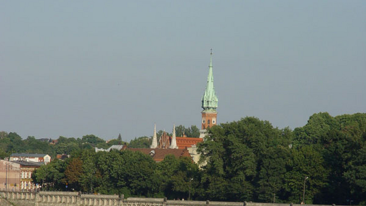 Badania dna Wisły prowadzone od kilku miesięcy przez krakowskie Stowarzyszenie Archeologów Terenowych "Stater" pomogą odpowiedzieć, czy spoczywają tam m.in. sowiecki czołg IS-3, wraki jednostek Polskiej Flotylli Wiślanej - donosi "Dziennik Polski".