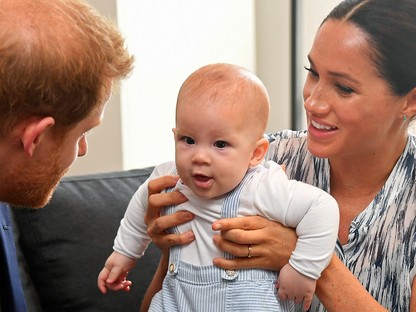 Meghan és Harry kisfia egy éves lett: de van esélye Archie-nak trónra kerülni?