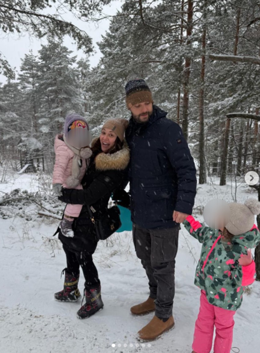 Marijana Mićić sa decom i mužem