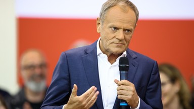 Tusk wyprzedza PiS w sprawie 800 plus. "Mówimy: sprawdzam"