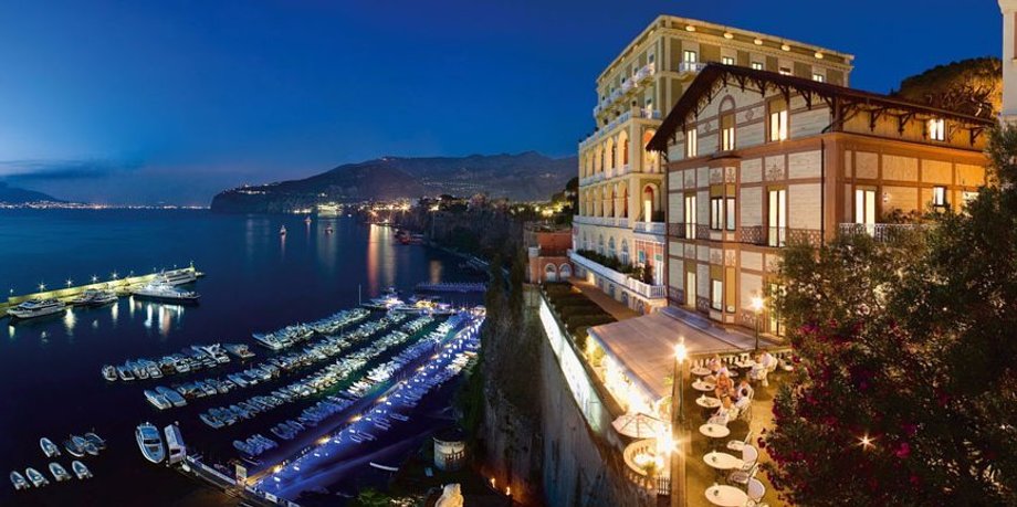 ...i w spa Golden Door w Południowej Kalifornii, a także w Grand Hotel Excelsior Vittoria w Sorrento we Włoszech i Grand Hotelu Tremezzo nad jeziorem Como we Włoszech. 