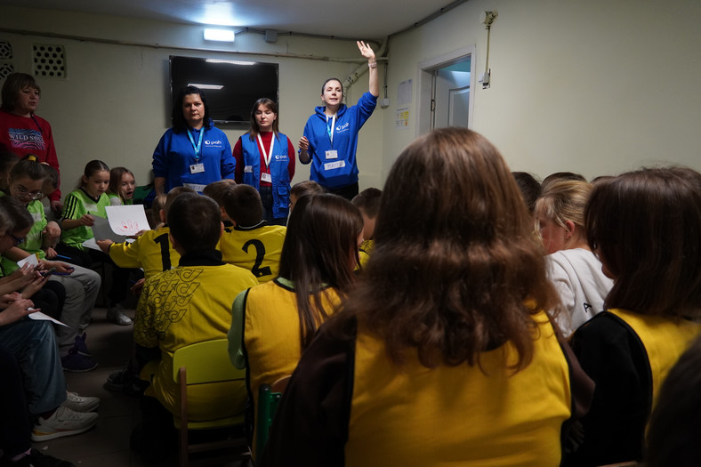 Sesja z psychologami PAH w schronie szkolnym w obwodzie dniepropietrowskim