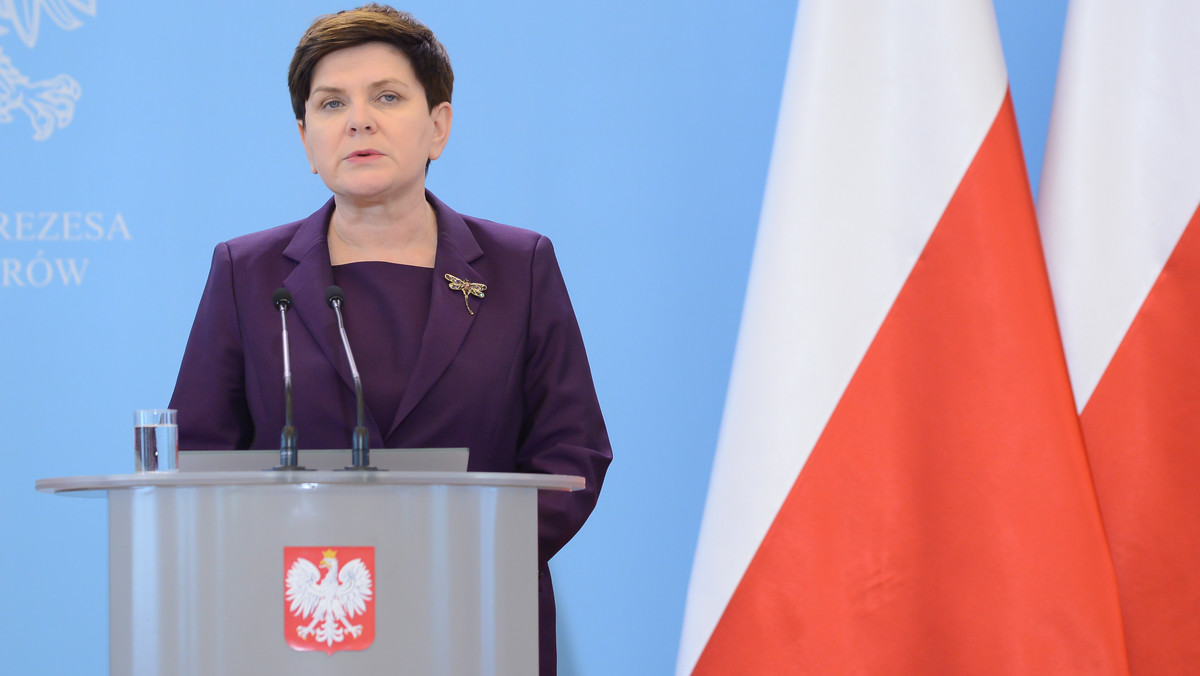 Polski rząd jest i będzie otwarty na dialog, jesteśmy przygotowani do udzielenia wszelkich informacji i odpowiedzi - tak premier Beata Szydło odniosła się do słów wiceszefa Komisji Europejskiej Fransa Timmermansa.