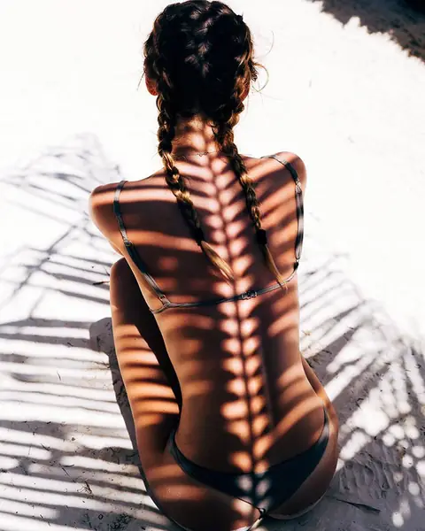 creative-hard-shadow-photography-1-57e22f6169b6a__700