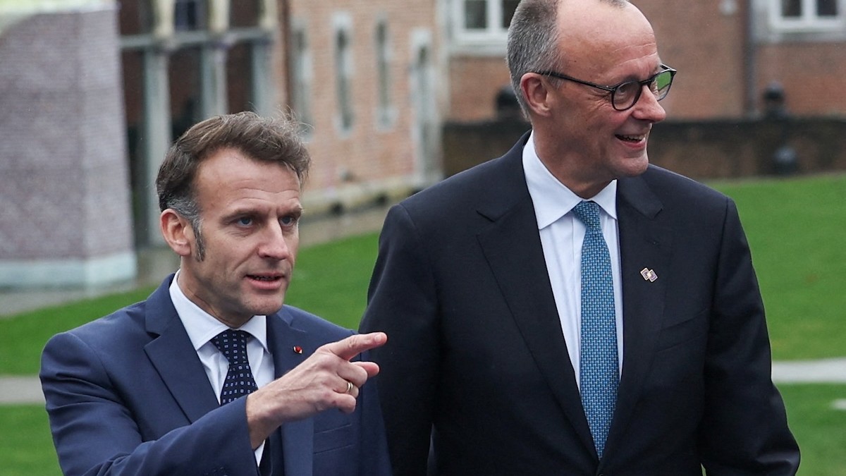 Nemecký kancelár Friedrich Merz a francúzsky prezident Emmanuel Macron v deň neformálneho stretnutia lídrov Európskej únie v Belgicku 12. februára 2026. 
