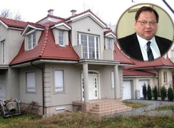Poseł Kalisz sprzedaje willę. Za dwa miliony