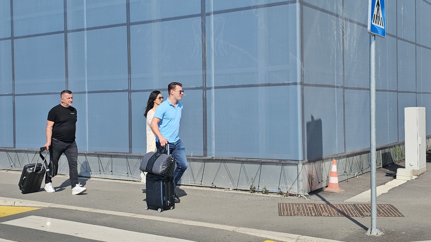 Tanja savić sa 11 godina mlađim dečkom Mukijem