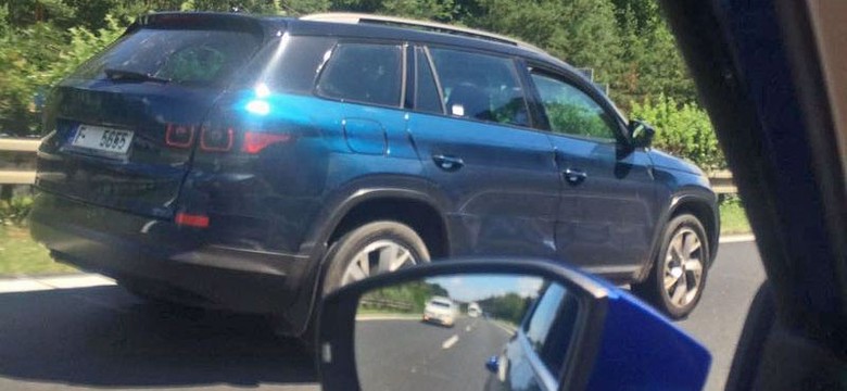 Nowa skoda kodiaq wpadła na autostradzie. Podobna do range rovera? [FOTO]