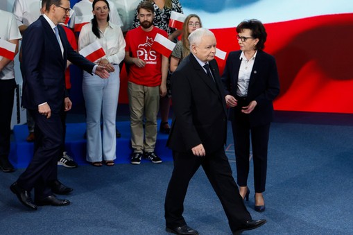 Jarosław Kaczyński w siedzibie PiS na ul. Nowogrodzkiej. Na zdjęciu z Mateuszem Morawieckim i Elżbietą Witek. 