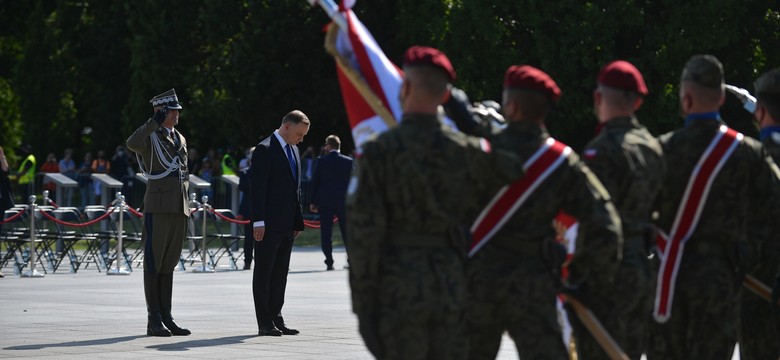 Prezydent przyjął zwierzchnictwo nad siłami zbrojnymi. "Żołnierze, kochani, wspaniali, możecie na mnie liczyć"