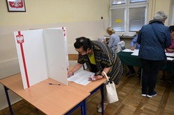 Rozpoczęły się wybory do PE. Do której można głosować?