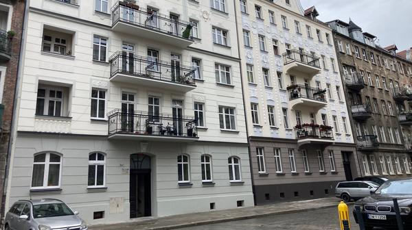 Tak się teraz prezentują balkony przy ul. Brzeskiej 27 i 29.