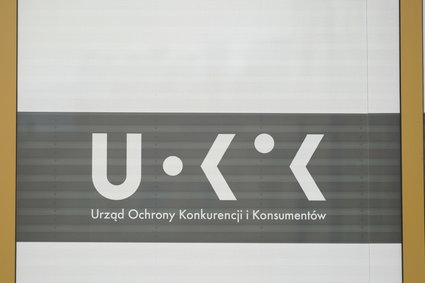 Za zaginięcie garderoby szatnia nie odpowiada? UOKiK: to niezgodne z prawem