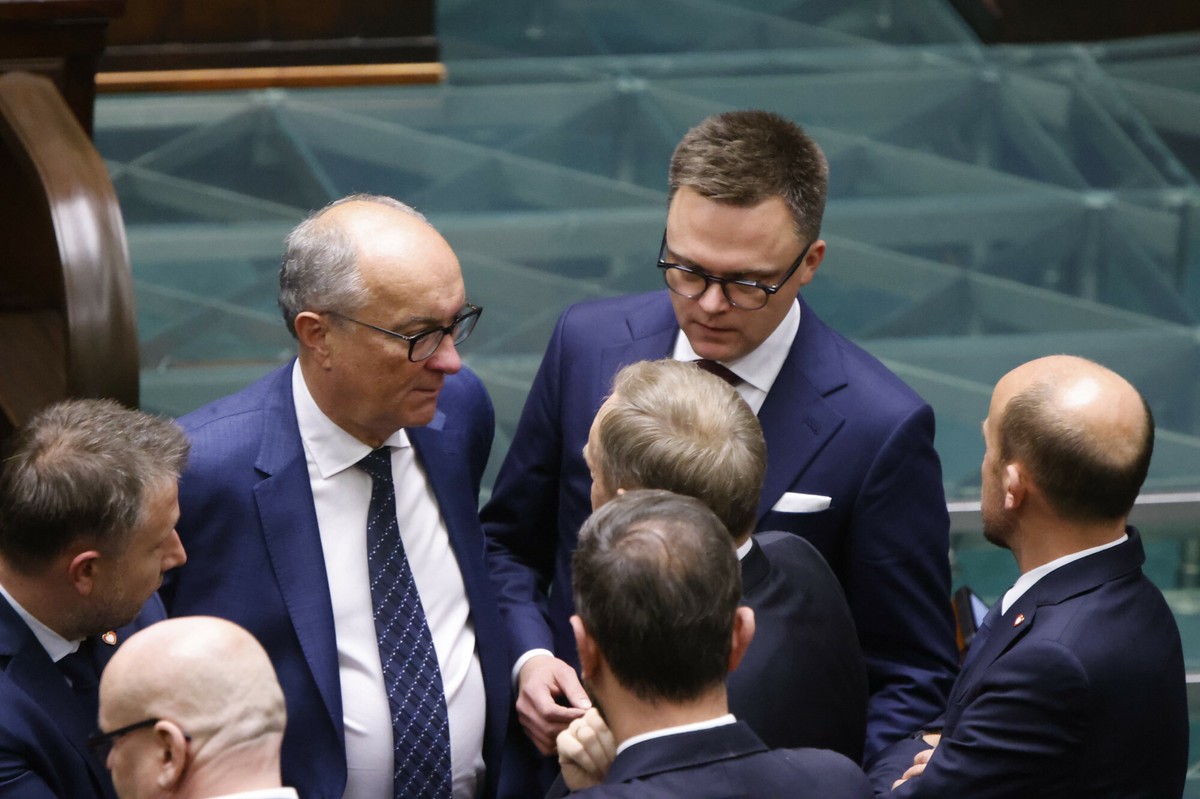 Polacy podzieleni w sprawie koalicji rządowej. Chodzi o jej przetrwanie [SONDAŻ]