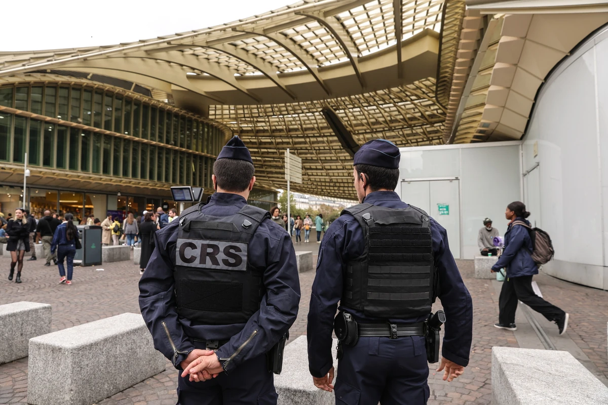 La France a peur des attentats.  7 mille soldats supplémentaires.  Nouvelles évacuations d’établissements à Paris