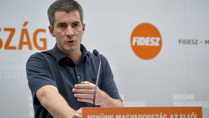 Fidesz-frakcióülés: Kocsis Máté elmondta, mi lesz a menetrend az szja-visszatérítéssel és a 13. havi nyugdíjjal kapcsolatban – A pedofiltörvényről is beszélt
