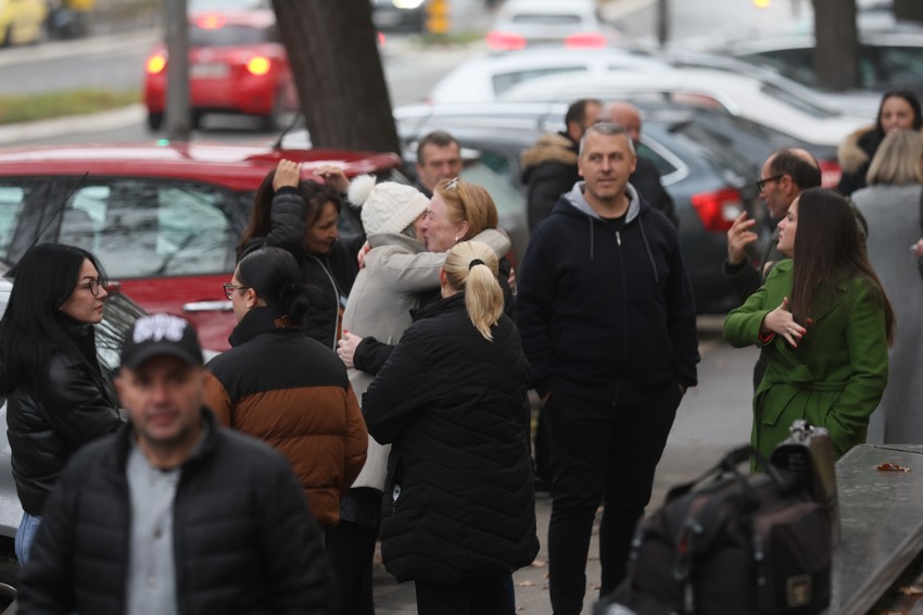 Porodice stradalih u "Ribnikaru" došle su da pruže podršku porodicama žrtava Uroša Blažića