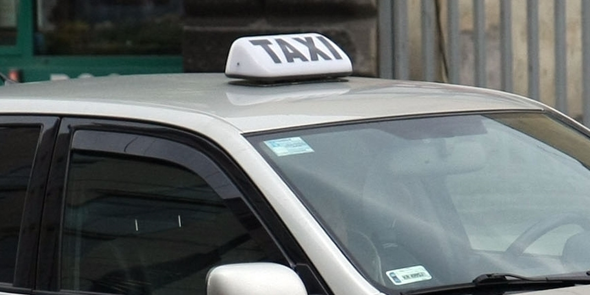 TAXI JAK ODROZNIC DOBRA TAKSOWKE OD LEWEJ 