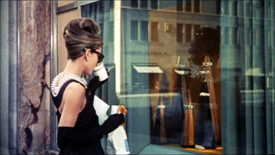 Audrey Hepburn w „Śniadaniu u Tiffany'ego” (domena publiczna)