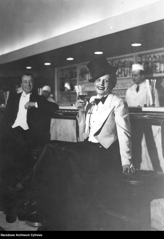Ines (Ina) Adrian na balu kostiumowym Syndykatu Dziennikarzy w Warszawie, 1933 r.