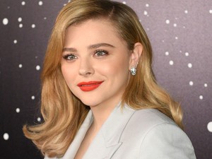Chloë Grace Moretz filmet fog rendezni - ezt egy terítő kinézetű nadrágban ünnepelte