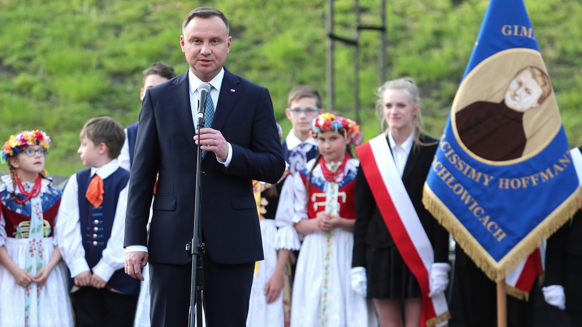 Śląsk się odradza, staje się coraz piękniejszy i wierzę, że stanie się kolebką nowoczesnego, innowacyjnego i ekologicznego przemysłu - powiedział wczoraj w Świętochłowicach (woj. śląskie) prezydent Andrzej Duda.