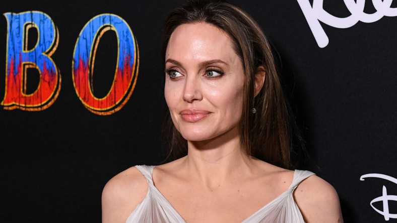 Angelina Jolie wystąpiła w reklamie nowego zapachu "Intense" marki Mon Guerlain. Spot wyreżyserował w Kambodży Emmanuel Lubezki, operator nagrodzony trzema Oscarami.