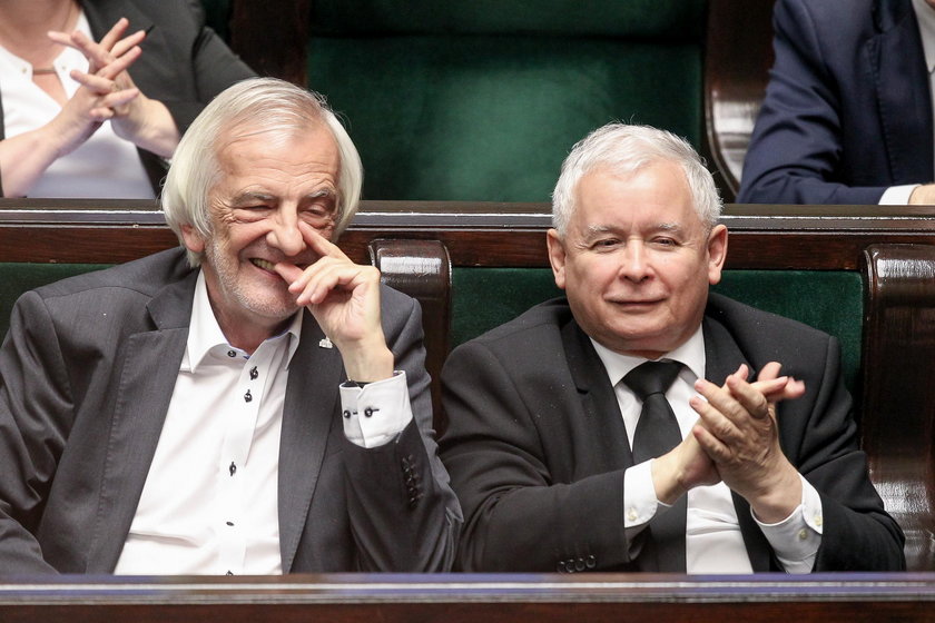 Poparcie dla PiS rośnie, mimo awantury w Sejmie